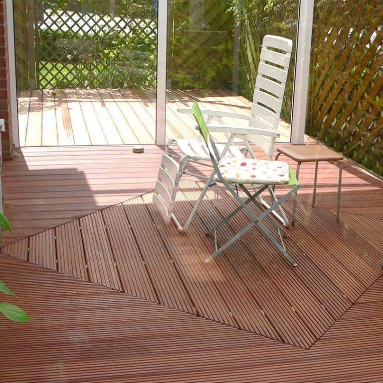 Terrasse mit individueller Holzmusterung
