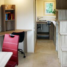 Sitzecke und Stauraum im Tiny House